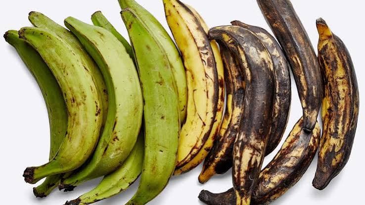 Green unripe plantain and yellow ripe plantain side by side